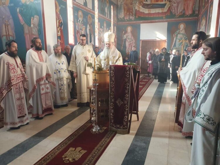Na Кrstovdan, mitropolit Teodosije služio liturgiju u Zubinom Potoku
