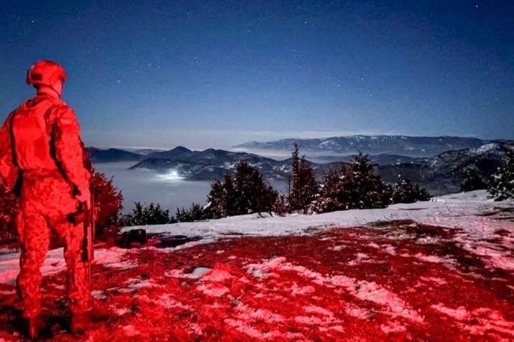 Letonski vojnici patroliraju u Zubinom Potoku
