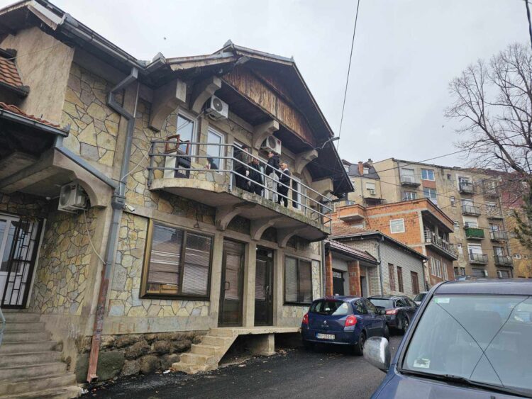 Plombiran objekat Poreske uprave u Severnoj Mitrovici