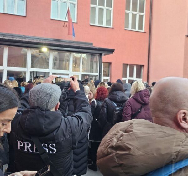 Vanredni parlamentarni izbori na Kosovu:…