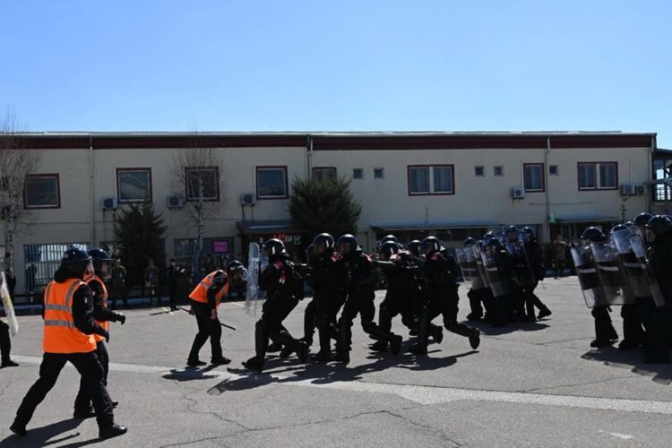 Jedinice KFOR-a sprovele obuku za kontrolu gužve i nereda u Prištini