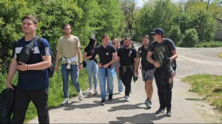 Pešačili za decu sa Kosova – studenti iz Beograda stigli u Zvečan sa osmehom i žuljevima