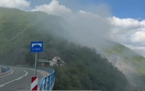 Zubin Potok: Kamionom blokirali put u Lučkoj Reci&hellip;