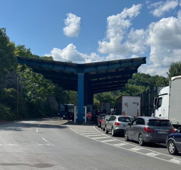 Vozač kamiona povređen u saobraćajnoj…