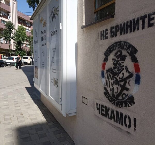 Uklanjanje murala u Severnoj Mitrovici…