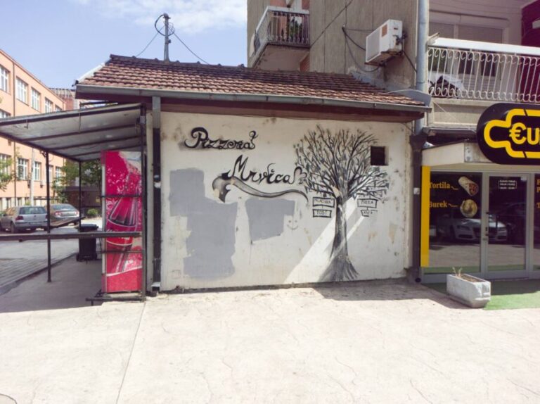 Kancelarija za KiM: “Prefarbavanje murala na severu Kosova izraz mržnje i opsesivne antisrpske politike Aljbina Kurtija”