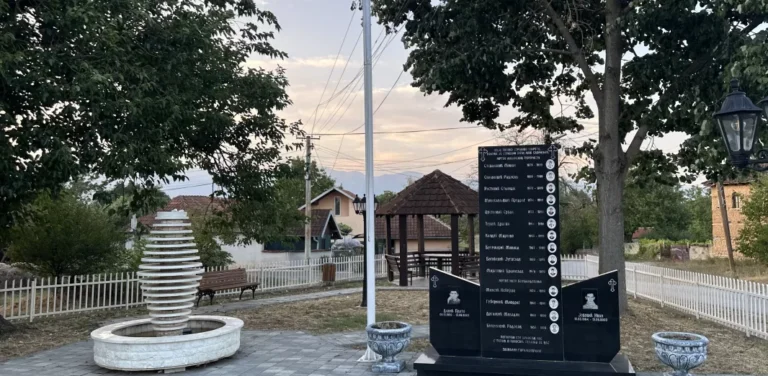 Sa spomen obeležja u Goraždevcu ponovo skinuta zastava