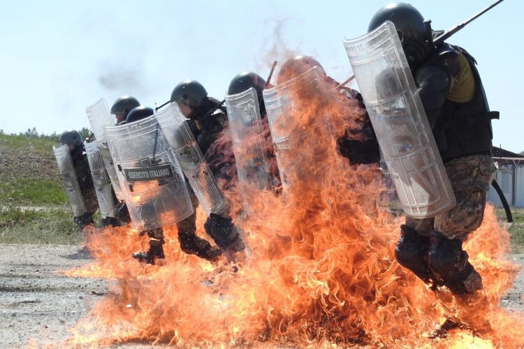 KFOR u kampu Novo Selo izveo vežbu kontrole mase i nereda i savladavanja straha od vatre