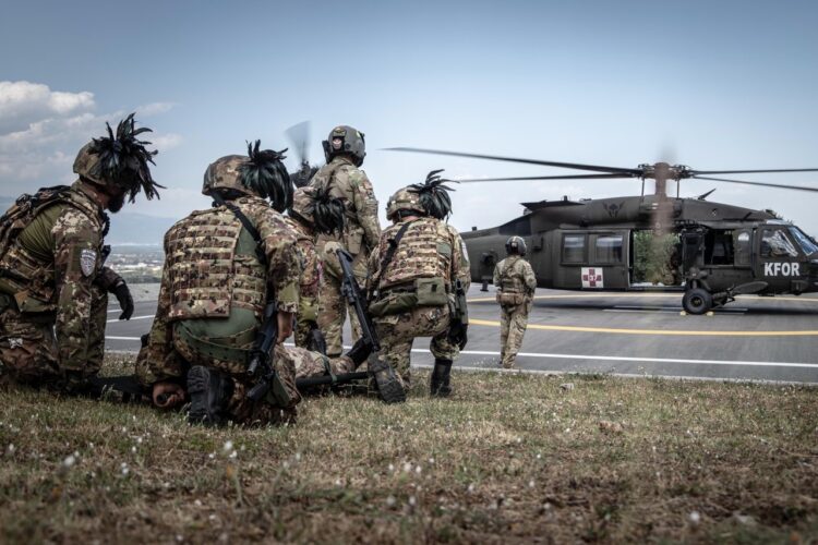 Uhapšeni hrvatski pilot i njegova devojka iz Kosovske Mitrovice