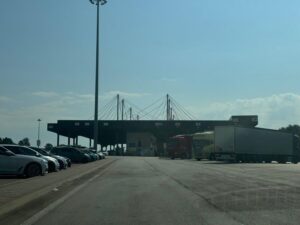 Incident kod prelaza Merdare: Automobili sa srpskim tablicama…