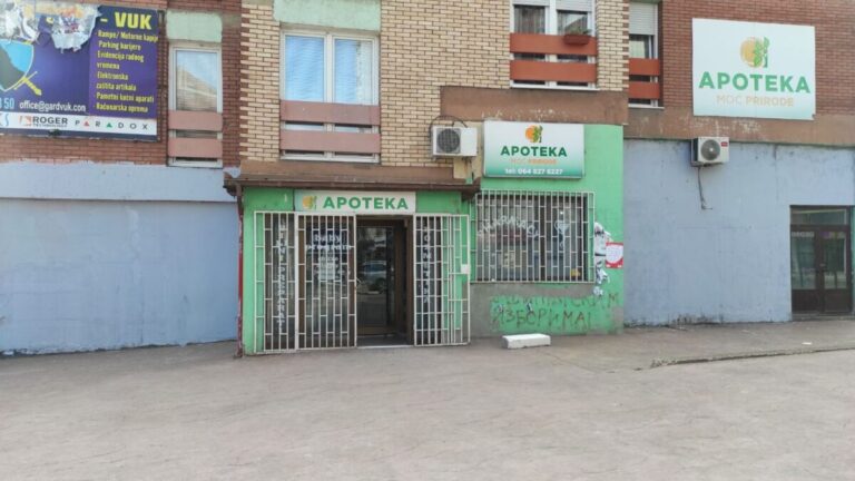 Prefarbani murali i grafiti u Severnoj Mitrovici i&hellip;