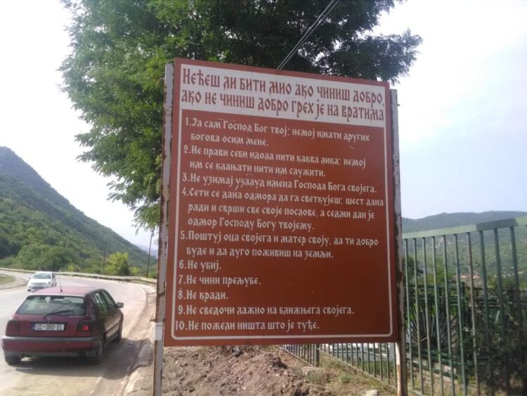 Gde su nestale Božije zapovesti sa ulaza u&hellip;