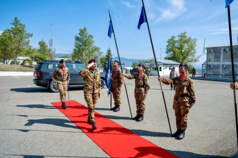 Barduani posetio osoblje regionalne komande Kfora u Peći