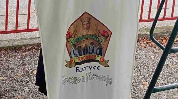 Policija na Brnjaku oduzela i pocepala zastavu srpskog pevačkog društva