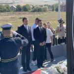 Kurti na grobu Afrima Bunjakua:…