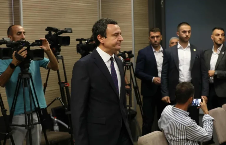 Aljbin Kurti pred sudom u Prištini u svojstvu…
