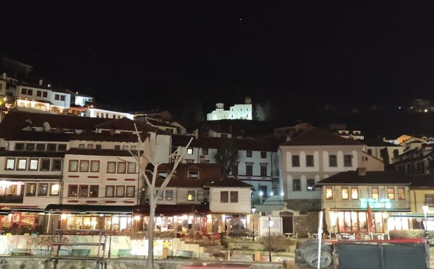 Oštećena vrata i reflektori crkve u Prizrenu: Osumnjičeni priveden pa pušten