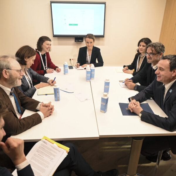 Kurti u Parizu sa predsednikom…