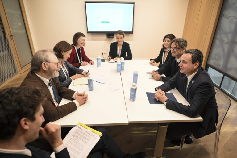 Kurti u Parizu sa predsednikom belgijskog parlamenta o jačanju saradnje i evropskom putu Kosova