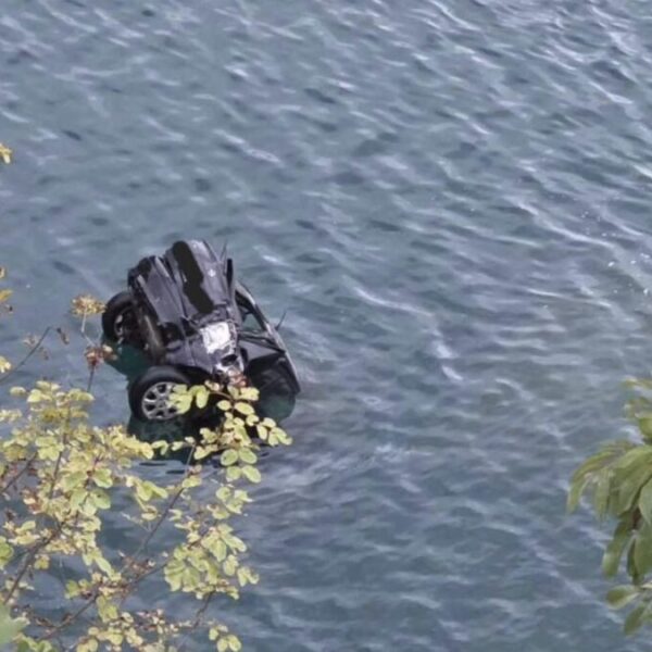 Automobil sleteo u jezero Gazivode