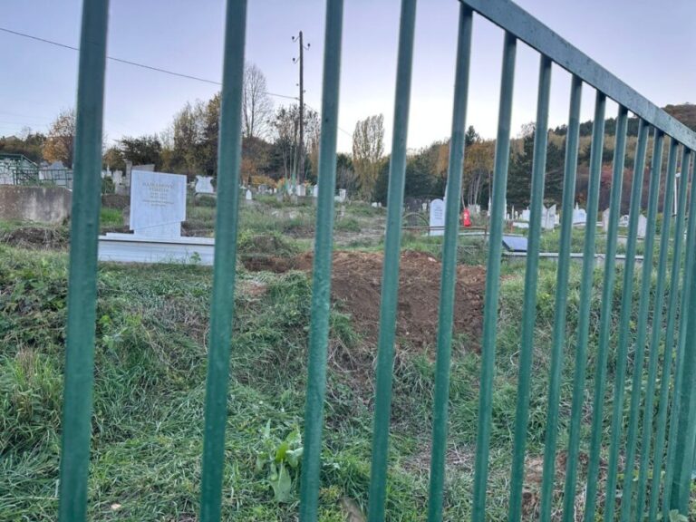 Na groblju u Severnoj Mitrovici pronađeni posmrtni ostaci, moguće od žrtava rata