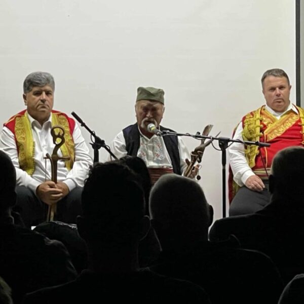 Guslarsko veče u Kosovskoj Mitrovici:…