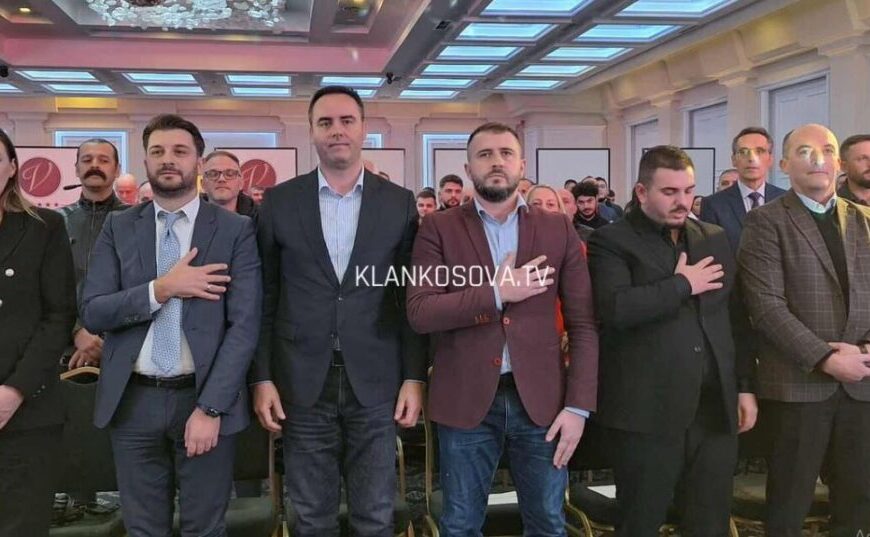 Gljauk Konjufca (Samoopredeljenje) i Mergim Ljuštaku (DPK) zajedno na skupu u Gračanici