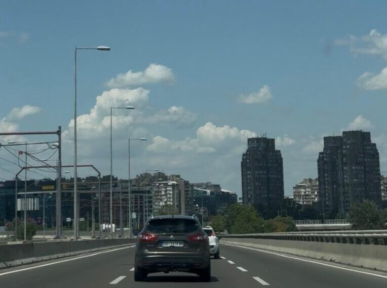 Vlada Srbije od ponedeljka smanjuje akcizu na gorivo za 10 odsto