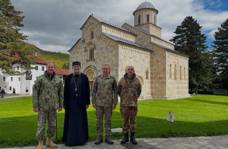 Visoka delegacija NATO-a obišla manastir Visoki Dečani
