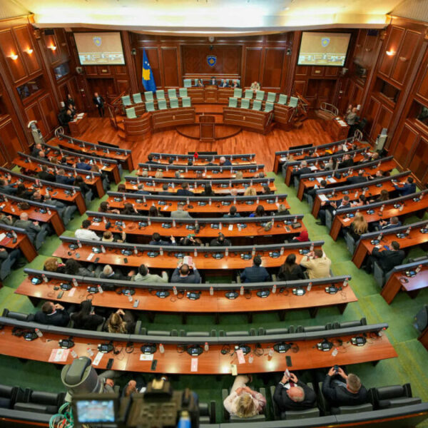 Opozicija traži izbore i vladu…