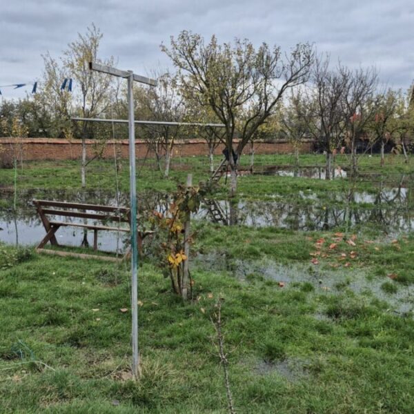 Prilužje: Kanalizacija „guta“ dvorišta, voćnjake…