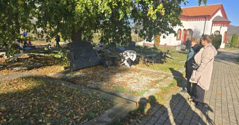 Zadušnice na groblju u Južnoj Mitrovici: Slika ista,…