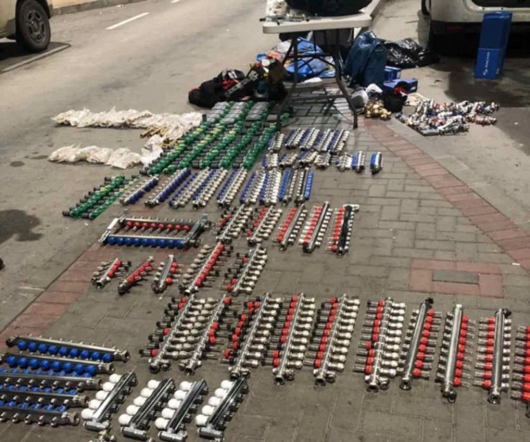 Na Merdaru sprečen šverc grejne i vodovodne opreme vredne preko 10.000 evra
