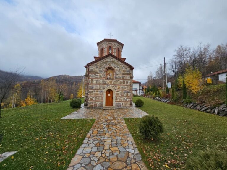 Pravoslavni vernici danas slave Očeve