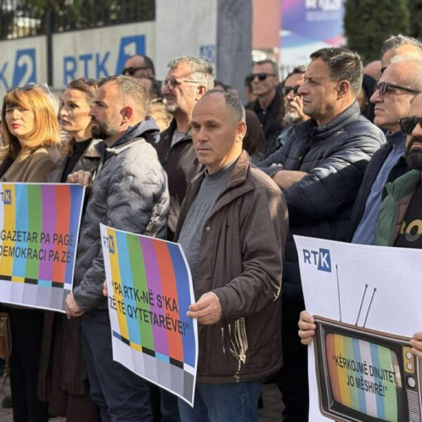 Radnici i sindikati RTK protestuju,…