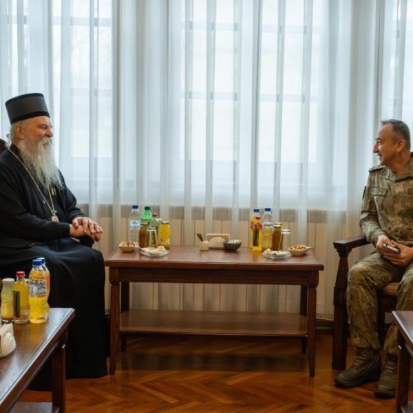 Teodosije razgovarao u Gračanici sa…