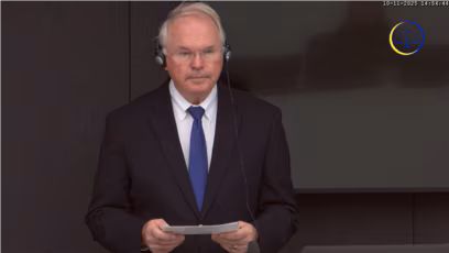 Kristofer Hil u Hagu: Tači…