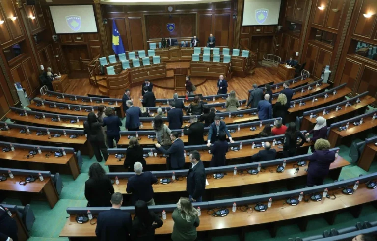 Prekinuta vanredna sednica Skupštine Kosova