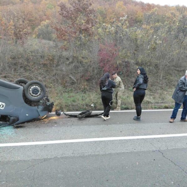 Kod Slatine se prevrnulo vozilo…