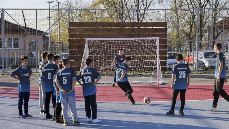 Solidarnost za Kosovo obnovila sportski teren u Dobrotinu