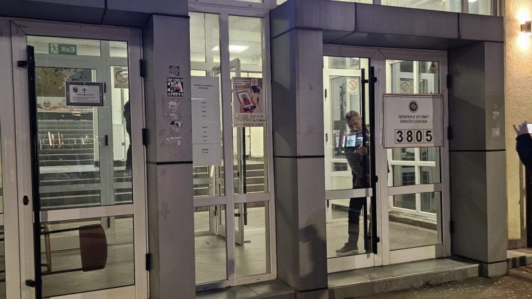 Vanredni parlamentarni izbori na Kosovu (iz minuta u minut)