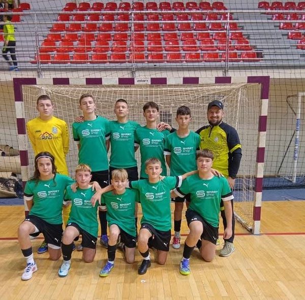 Pet pehara i šest individualnih…