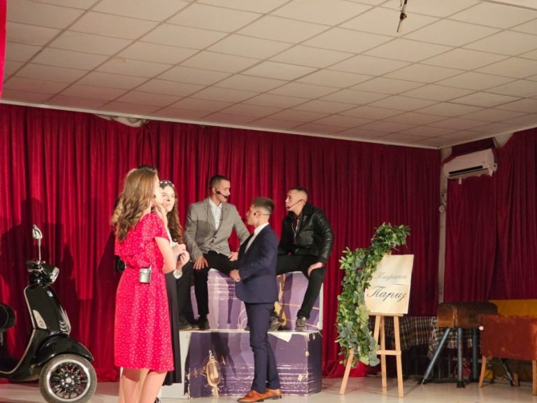 Mitrovički gimnazijalci obeležili 106 godina škole predstavom „Lajanje…