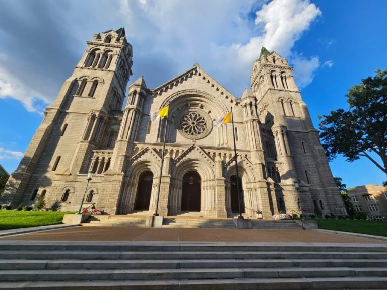 Katolici danas obeležavaju Veliki petak, najtužniji dan u hrišćanskom kalendaru