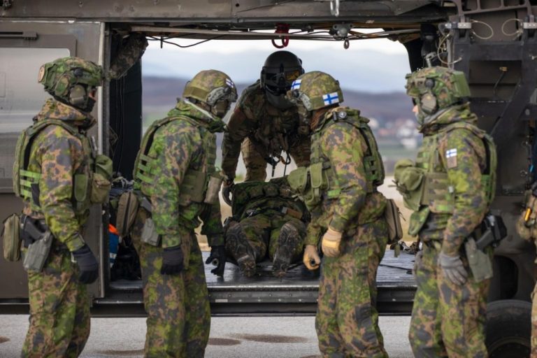 Finski vojnici Kfora održali vežbu medicinske evakuacije na Kosovu