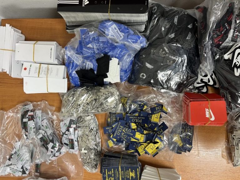 Kosovska carina sprečila krijumčarenje etiketa i robe poznatih brendova na Đeneral Jankoviću