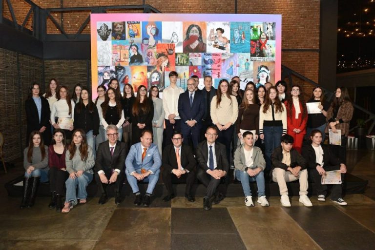 Dodeljene nagrade u okviru manifestacije „Mladi povlače granicu“ u Prištini