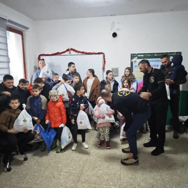 Fondacija „Lazarica“ podelila paketiće deci&hellip;