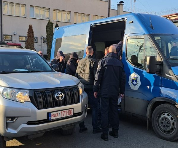 Jednomesečni pritvor za 23 osobe…