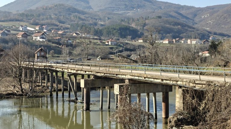Srpska demokratija traži hitnu sanaciju oštećenog mosta u Lešku